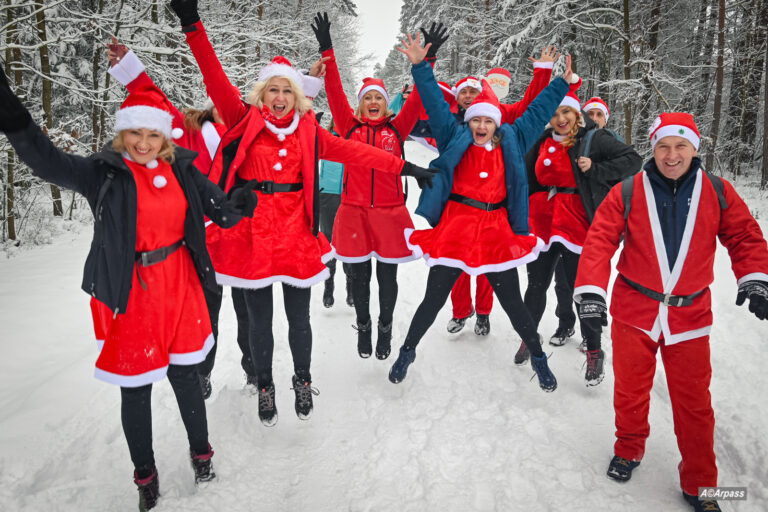 [FOTORELACJA] Mikołajkowy Nordic Walking przez Puszczę Kozienicką z rekordową frekwencją!!!